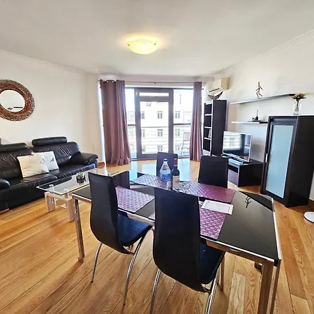 Anadia Atrium פונשל